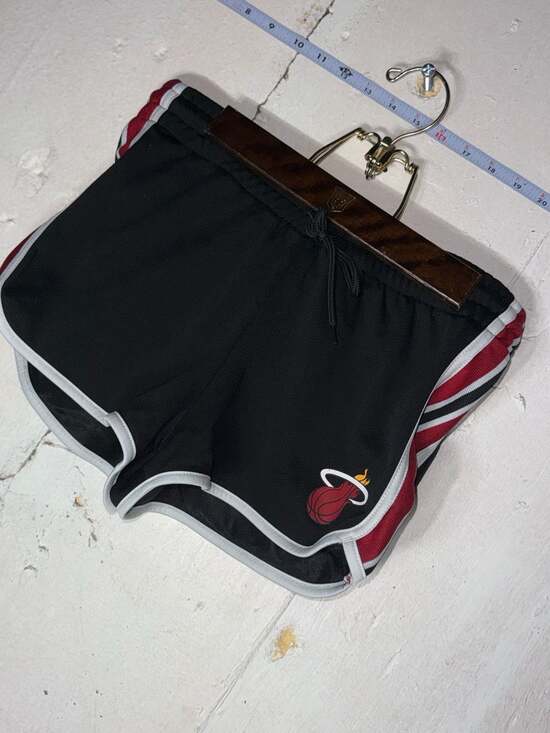 Ultra Game NBA Miami Heat Women's Terry Cloth Lounge Shorts Black Size L - Picture 2 of 6